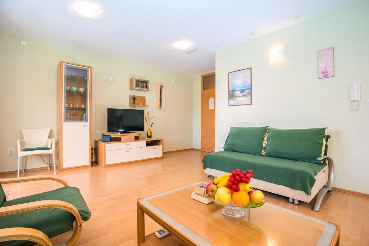 Apartmani Ribnjak Seka Omiš Eksteriør billede