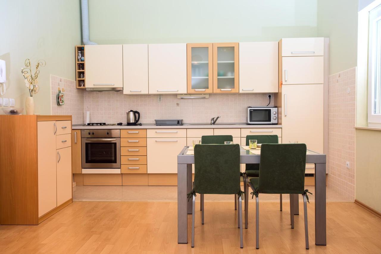 Apartmani Ribnjak Seka Omiš Eksteriør billede